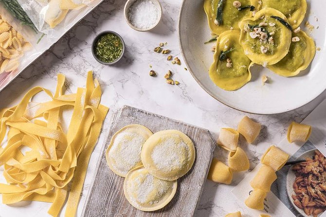 Poggibonsi: Pizza & Ice Cream Cooking Class with Wine
